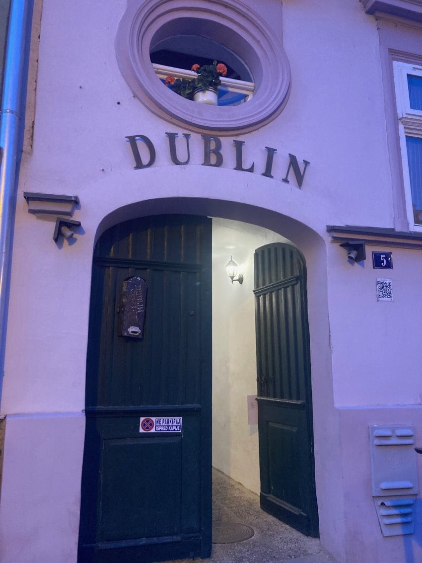 cafe dublin kapija ulaz