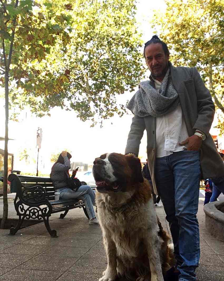 Rai u šetnji sa svojim bernardincem