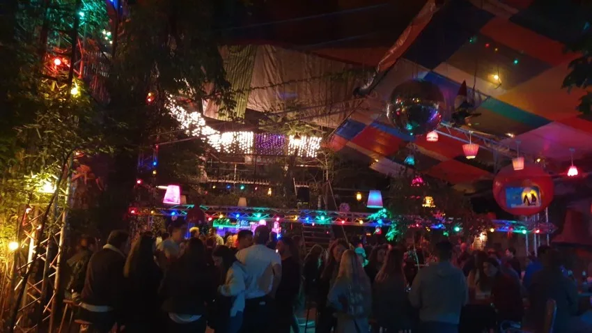 Szimpla Kert Budimpešta najpoznatiji ruin pab atmosfera noćni izlazak