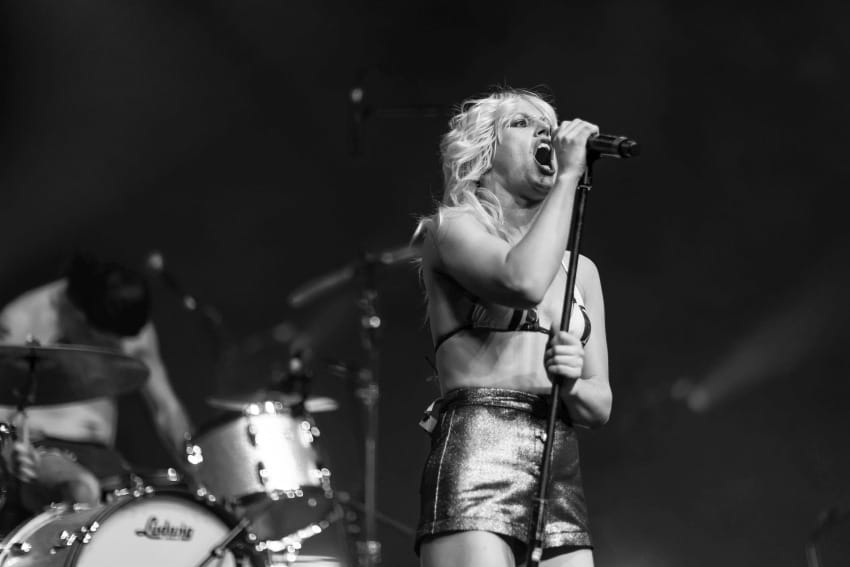 Amyl and The Sniffers koncert uživo energičan nastup punk bend Amy Taylor