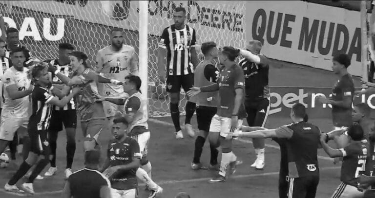 Masovna tuča igrača na meču Cruzeiro – Atlético Mineiro završila se sa čak 23 crvena kartona.