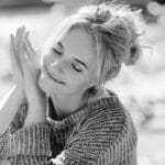 horoskop sezona ovna april 2026. srećna devojka