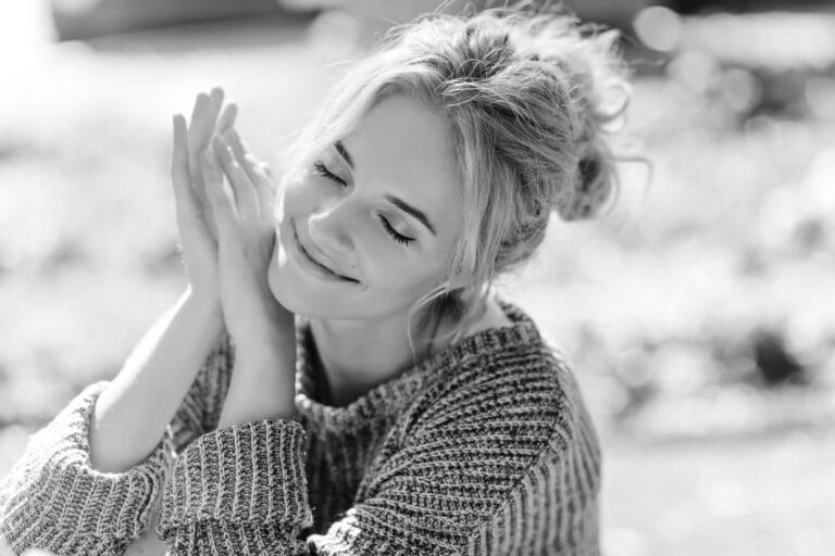 horoskop sezona ovna april 2026. srećna devojka