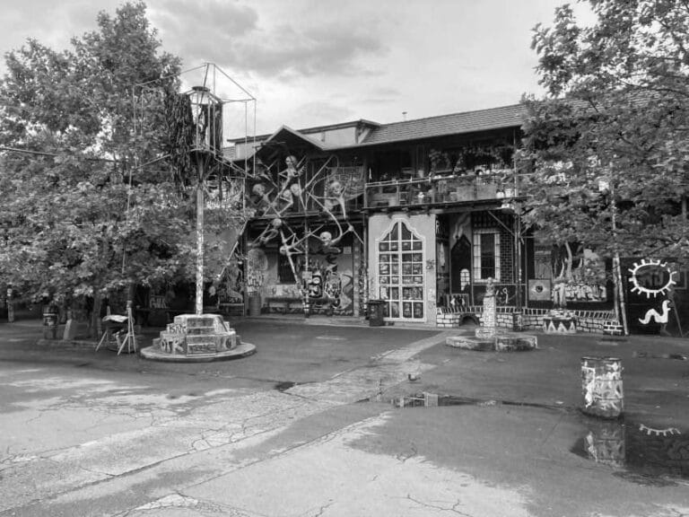 AKC Metelkova ljubljana dvorište umetnost