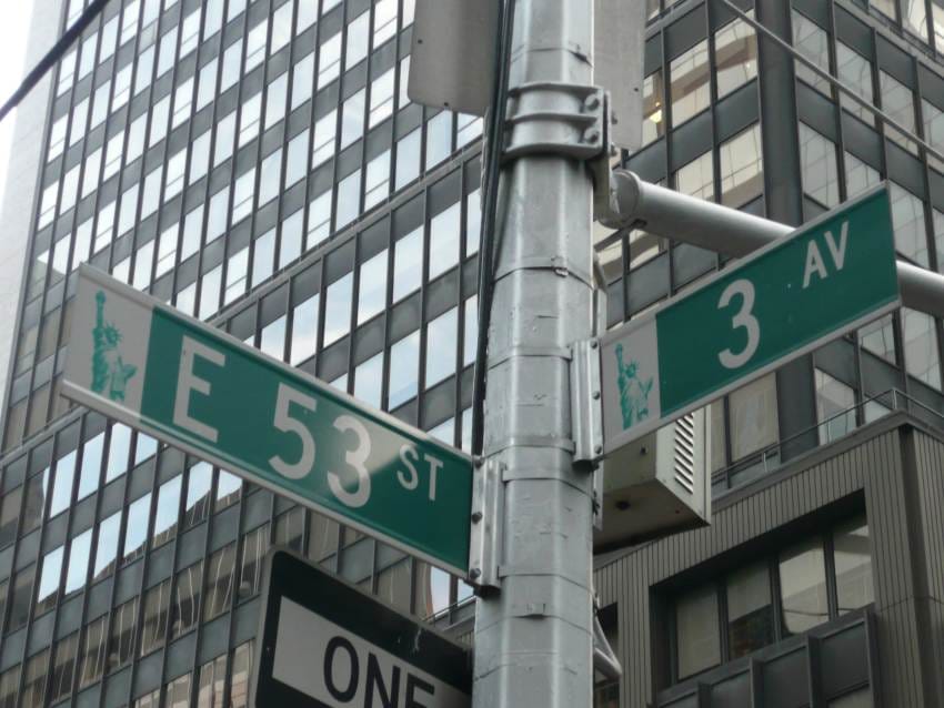 Ugao Menhetna 53rd Street i Third Avenue povezan sa legendom o pesmi “53rd & 3rd” i Dee Dee Ramoneu
