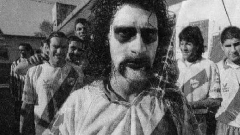 Darío Dubois sa black metal corpse paint šminkom na utakmici argentinske niže lige