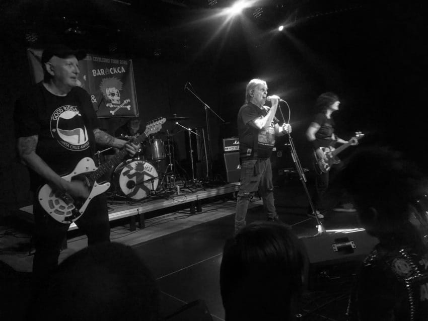 MDC nastupa u Fabrici u Novom Sadu tokom hardcore koncerta pred domaćom punk publikom