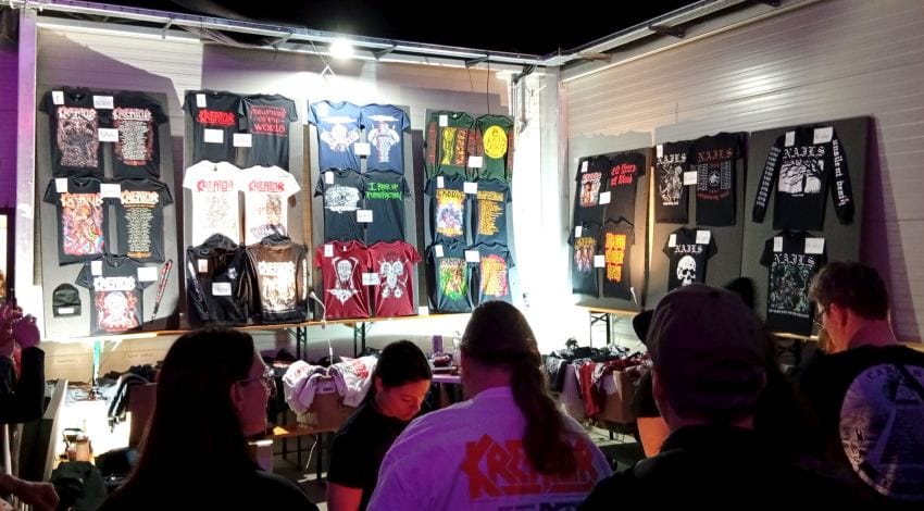 Merch bendova koji su svirali na Krushers of the world u klubu Barba Negra u Budimpešti