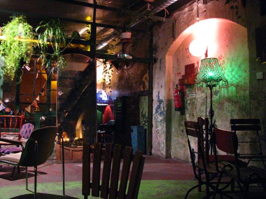Szimpla kert enterijer jedne sobe stolice