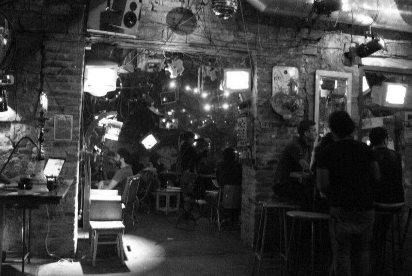 Szimpla Kert: Lavirint haosa gde čula rade prekovremeno