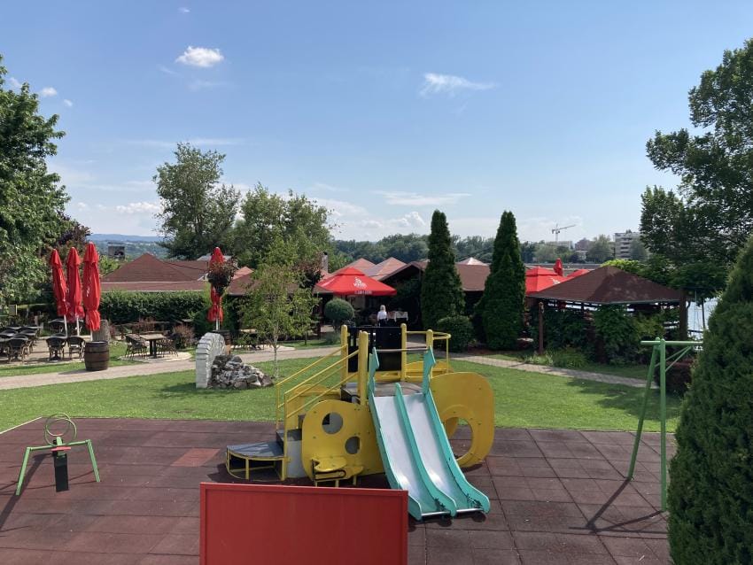 Riblja čarda Aqua Doria Novi Sad - igralište za decu