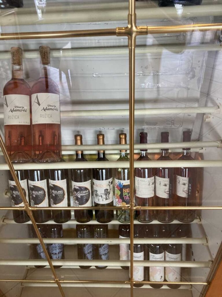 Ponuda vina na Ččardi Atos na Koruški