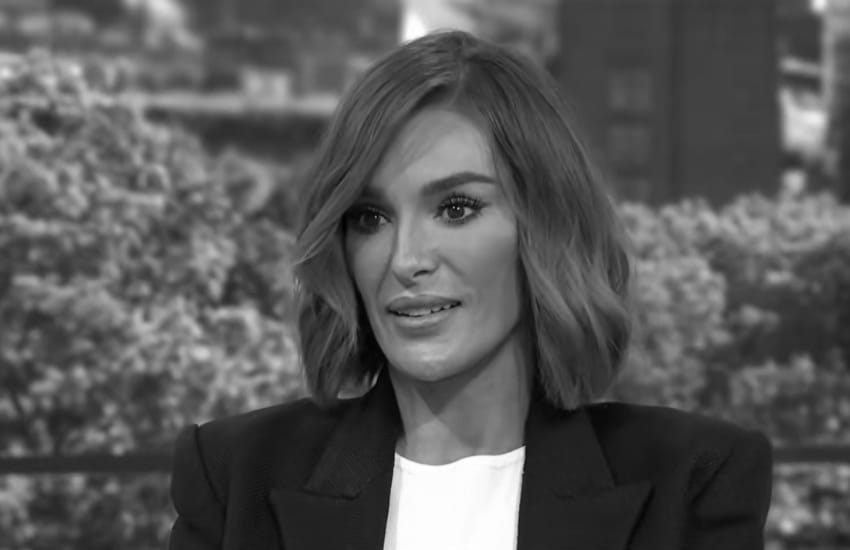 Claire koja je pepo svog psa pomešala sa mastilom za tetovažu i stavila ga na lice
