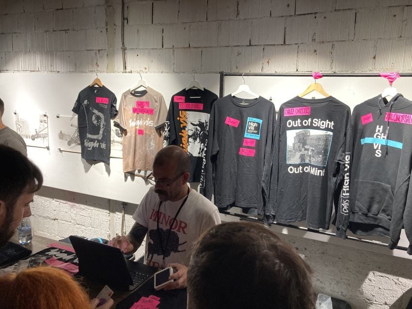 Merch na koncertu benda High Vis u Beogradu