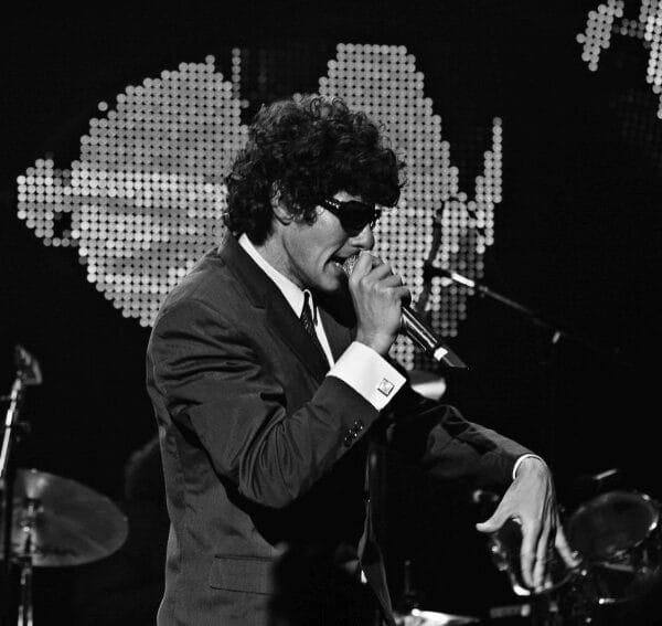 Mike D iz Beastie Boysa tokom nastupa u Brixton Academy u Londonu 2007. godine