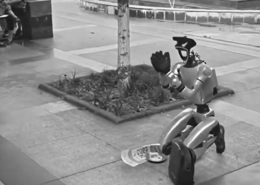 Humanoidni robot koji traži donacije na ulici u Kini