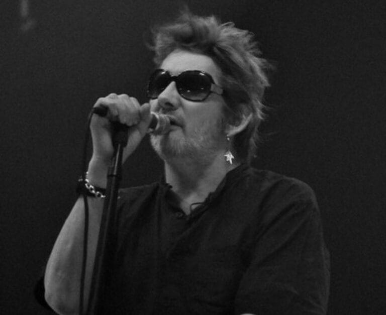 Shane MacGowan, pevač grupe The Pogues i ikona irskog punka