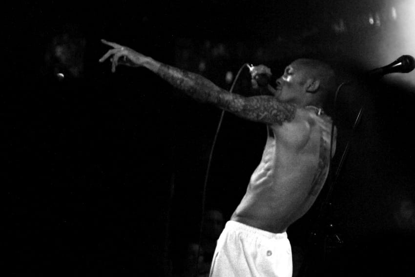 Tricky tokom nastupa uživo, pionir trip hopa i nekadašnji član Massive Attacka