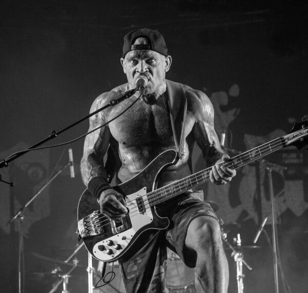 Harley Flanagan iz benda Cro-Mags izvodi novi hardcore materijal na koncertu tokom evropske turneje