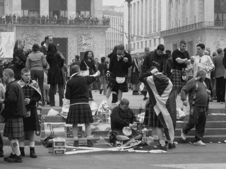 Navijači škotske reprezentacije Tartan Army okupljeni u Milanu pred utakmicu Škotske