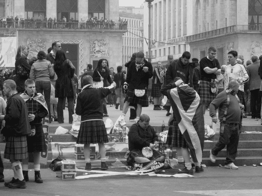 Navijači škotske reprezentacije Tartan Army okupljeni u Milanu pred utakmicu Škotske