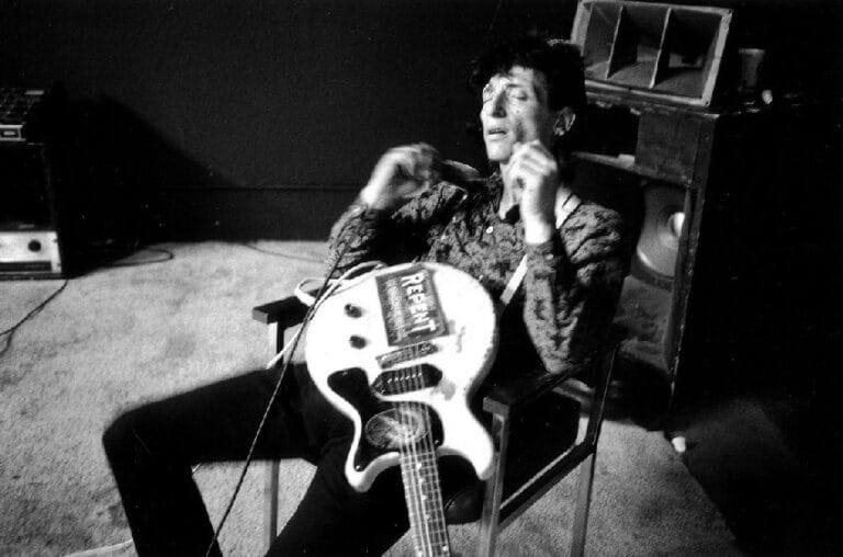 Johnny Thunders, gitarista New York Dollsa, na probi sredinom osamdesetih