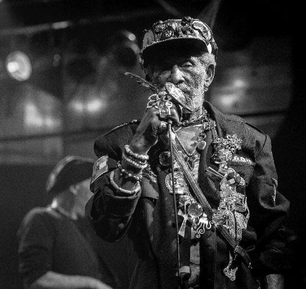 Lee "Scratch" Perry nastupa uživo na koncertu u Minhenu 2016. godine