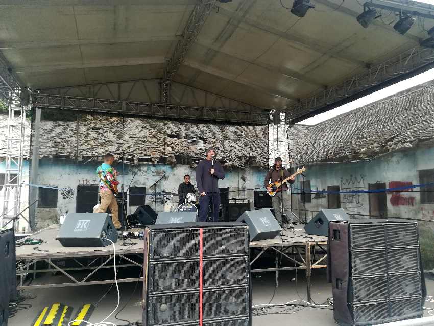 Bend Gvozden na bini punk festivala