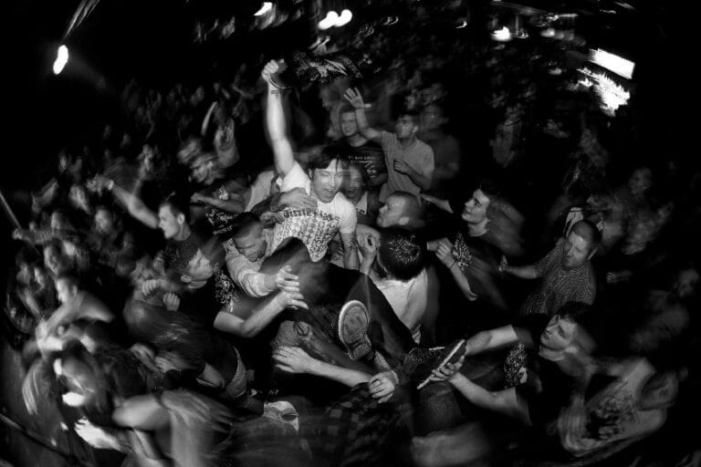 Punk publika tokom koncerta