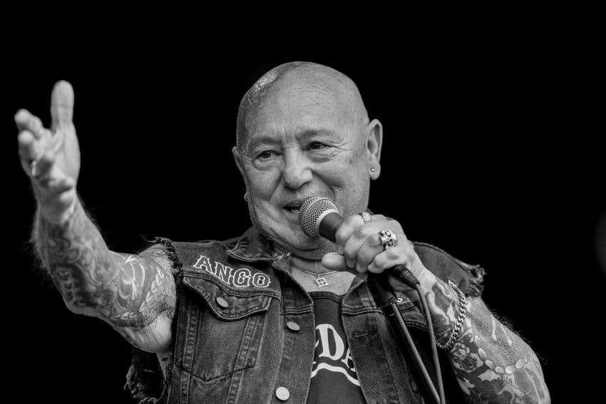 Gary "Angry" Anderson, frontmen Rose Tattoo, na koncertu 2022. godine