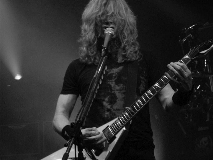 Dave Mustaine iz Megadetha svira gitaru na koncertu u Madridu 2008. godine