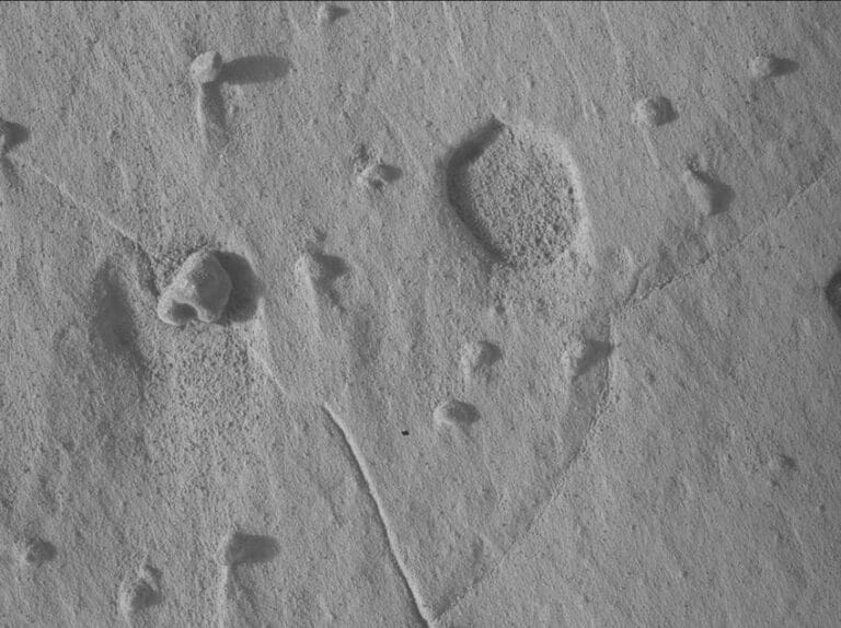 Neobično udubljenje na površini Marsa koje je snimio rover Curiosity