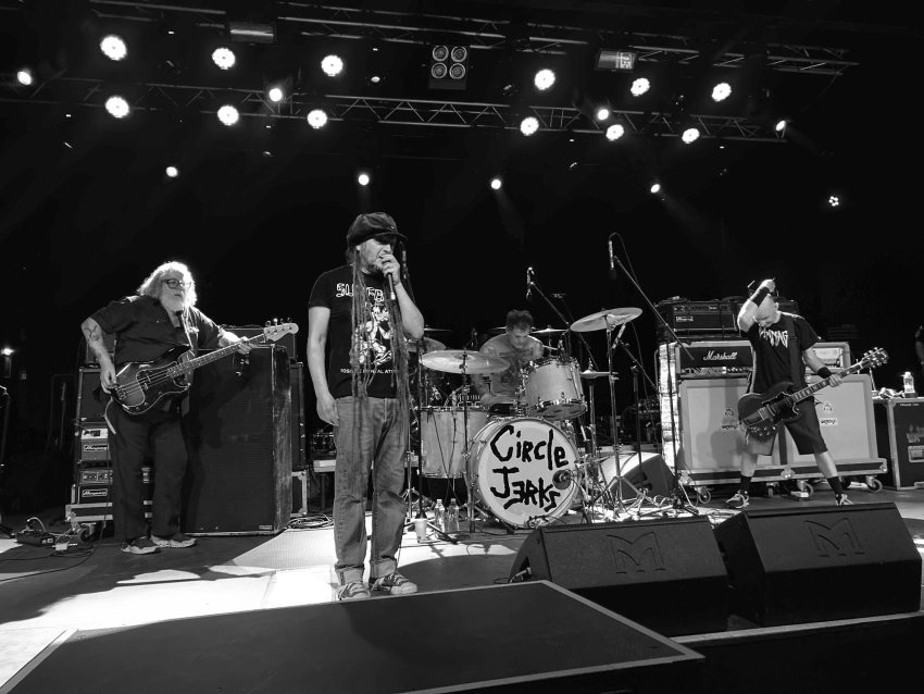 Circle Jerks uživo 2024. godine – Keith Morris, Greg Hetson i ostatak benda na bini tokom koncerta u Ljubljani