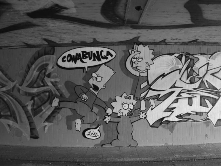 Grafit sa likovima Barta, Lise i Maggie iz serije "The Simpsons" u podzemnom prolazu u Manhajmu, Nemačka